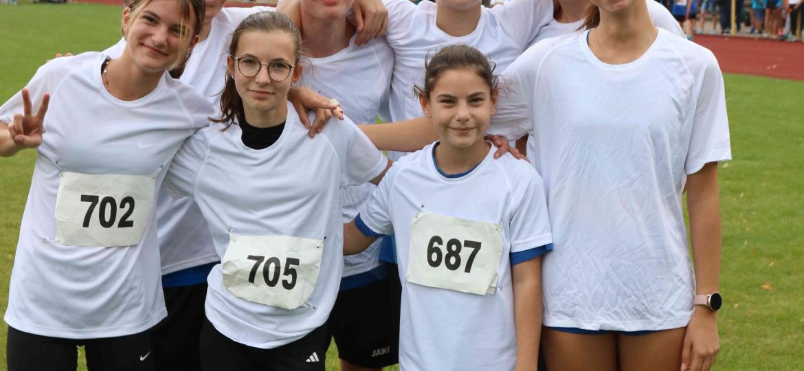 Hintere Reihe vlnr: Lukas Gutekunst, Constantin Reiß, Leon Popp, Benjamin Wien --- Vordere Reihe vlnr: Greta Kuhn, Mia Vogt, Lilly Asriyan, Nikola Siwek