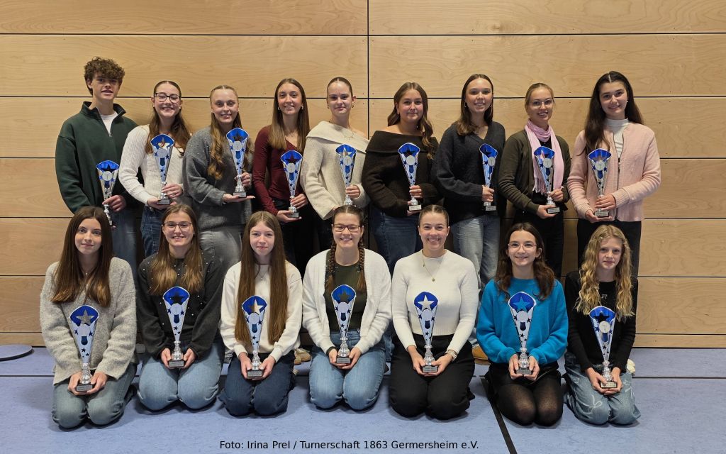 hintere Reihe vlnr: Lasse Trauth, Diana Brauer, Mira Beck, Christina Khramtsov, Stefanie Nering, Emely Prel, Milena Riester, Chiara Huber und Petra Golik --- vordere Reihe vlnr: Lilly Ehmer, Fabienne Metzger, Linda Orschel, Simone Illing, Bianca Illing, Lea Golik und Lea-Sophie Rau