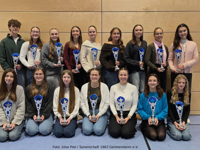 hintere Reihe vlnr: Lasse Trauth, Diana Brauer, Mira Beck, Christina Khramtsov, Stefanie Nering, Emely Prel, Milena Riester, Chiara Huber und Petra Golik --- vordere Reihe vlnr: Lilly Ehmer, Fabienne Metzger, Linda Orschel, Simone Illing, Bianca Illing, Lea Golik und Lea-Sophie Rau