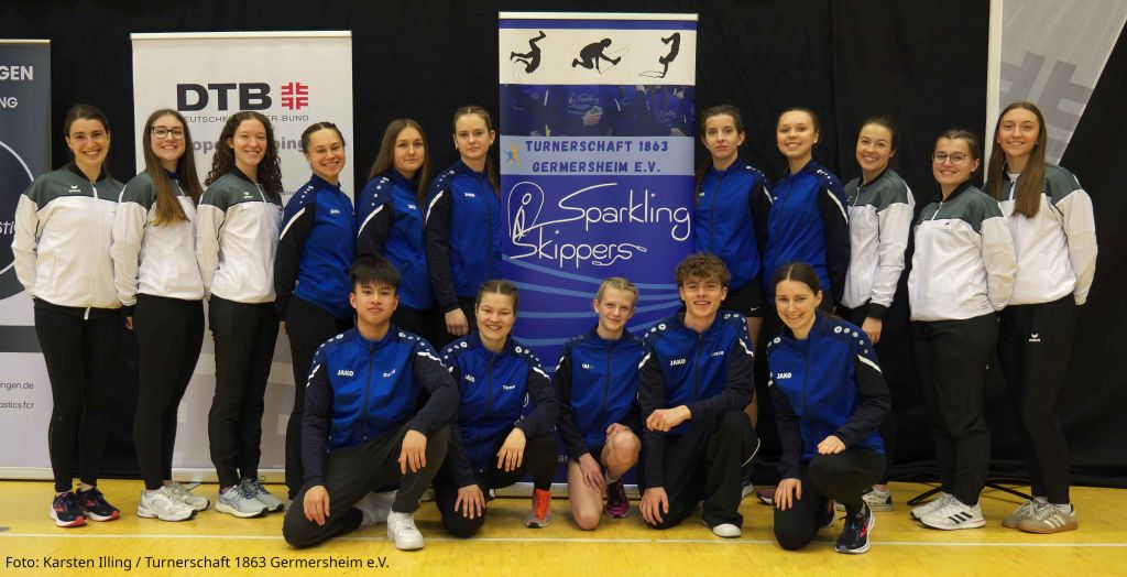 hintere Reihe vlnr: Ronja Höfers, Diana Brauer, Emilia Messerschmidt, Liv Grete Schupp, Emely Prel, Stefanie Nering, Lilly Ehmer, Milena Riester, Bianca Illing, Fabienne Metzger und Christina Khramtsov --- vordere Reihe vlnr: David Nighem, Simone Illing, Lea-Sophie Rau, Lasse Trauth und Sarah Höfers