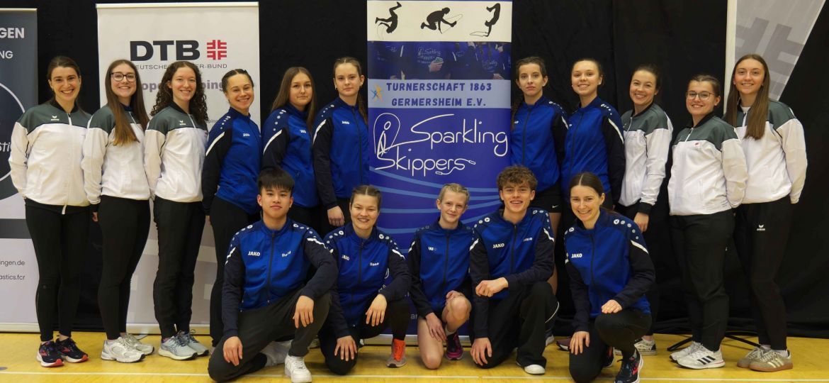 hintere Reihe vlnr: Ronja Höfers, Diana Brauer, Emilia Messerschmidt, Liv Grete Schupp, Emely Prel, Stefanie Nering, Lilly Ehmer, Milena Riester, Bianca Illing, Fabienne Metzger und Christina Khramtsov --- vordere Reihe vlnr: David Nighem, Simone Illing, Lea-Sophie Rau, Lasse Trauth und Sarah Höfers