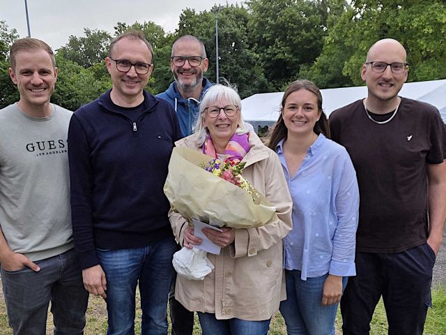 Verabschiedung von Elfi Ziegler durch den geschäftsführenden Vorstand - vlnr: Jan Weiß, Peter Auer, Dominik Morio, Elfi Ziegler, Jaqueline Baron und Dominik Betsch