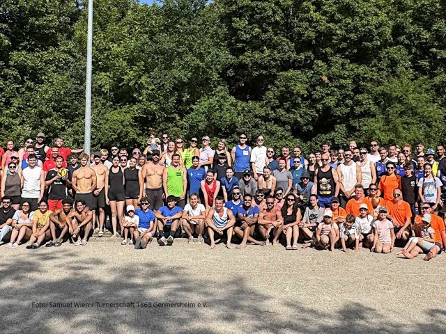 Gruppenfoto aller Teilnehmer der Stadtmeisterschaft Beachvolleyball 2026