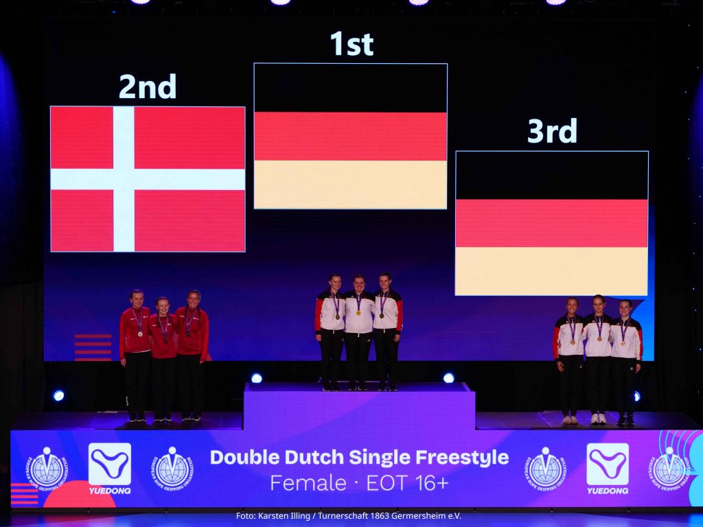 Platz 3 im Double Dutch Single Freestyle: Christina Khramtsov, Stefanie Nering und Diana Brauer (vlnr) Platz 3 im Double Dutch Single Freestyle: Christina Khramtsov, Stefanie Nering und Diana Brauer (vlnr)
